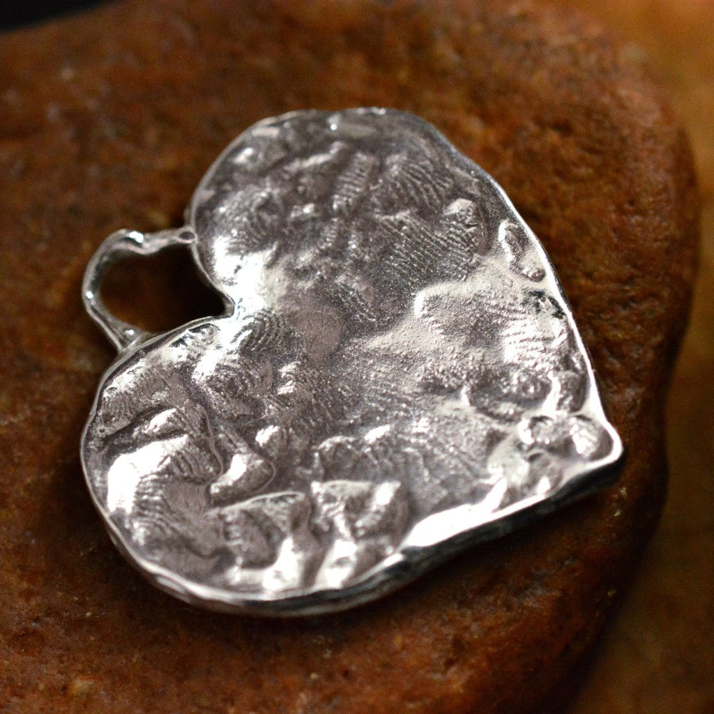 Schutzengel-Herz-Anhänger mit Engel und Stern aus 925er Silber – Talisman für Schutz, Liebe und Glauben, handgefertigt im Boho- und rustikalen Stil | Art Diva
