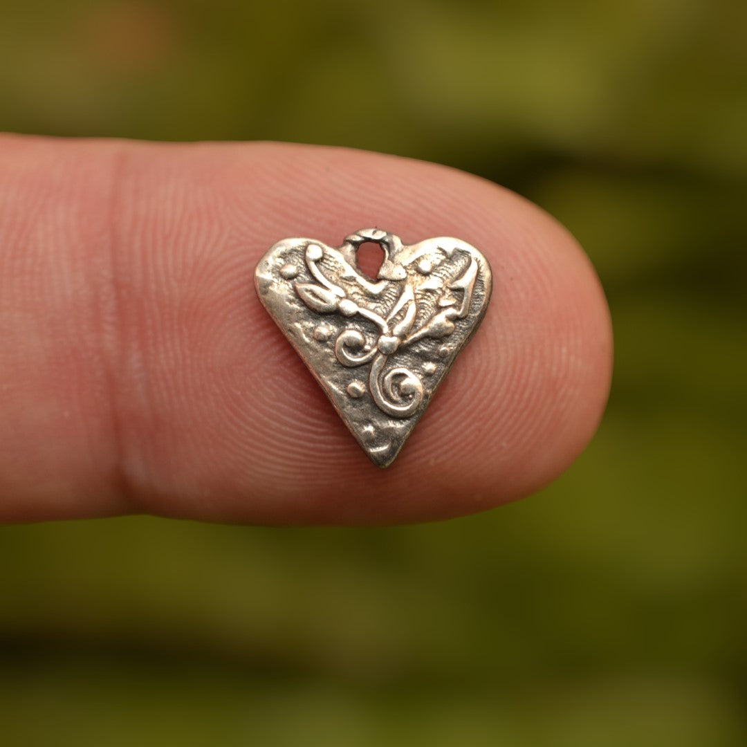 Herzanhänger aus 925er Silber – handgefertigter Liebestalisman und Skulpturenschmuck im Boho-Stil, ideales Geschenk für Mutter, Tochter oder Freundin | Art Diva