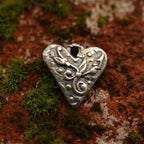 Herzanhänger aus 925er Silber – handgefertigter Liebestalisman und Skulpturenschmuck im Boho-Stil, ideales Geschenk für Mutter, Tochter oder Freundin | Art Diva