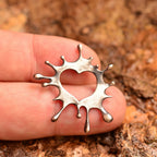 „Farbspritzer-Herz“-Anhänger aus 925er Silber – Talisman für kreative Energie und die Liebe zur Kunst, oxidierter Skulpturenschmuck im Boho- und rustikalen Stil | Art Diva