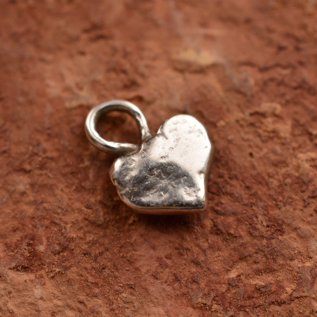 Herzanhänger aus 925er Silber – handgefertigter Liebestalisman und Skulpturenschmuck im Boho-Stil, ideales Geschenk für Mutter, Tochter oder Freundin | Art Diva