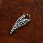 „Herz“ – handgefertigter Anhänger aus 925er Silber, Talisman für Liebe und Emotionen, Skulpturenschmuck im Boho- und rustikalen Stil | Art Diva