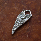 „Herz“ – handgefertigter Anhänger aus 925er Silber, Talisman für Liebe und Emotionen, Skulpturenschmuck im Boho- und rustikalen Stil | Art Diva