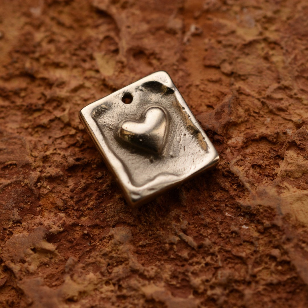 „Herz“ – handgefertigter Anhänger aus 925er Silber, Talisman für Liebe und Schutz im Boho- und rustikalen Stil | Art Diva