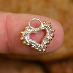 „Morgenliebe“-Anhänger mit offenem Herz und Tautropfen aus 925er Silber mit goldfarbenen Akzenten – Talisman für Zärtlichkeit und reine Liebe, handgefertigt im Boho- und rustikalen Stil | Art Diva