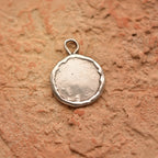 „Familie“-Anhänger aus 925er Silber – handgefertigter Talisman für familiäre Liebe und Verbundenheit, Skulpturenschmuck im Boho- und rustikalen Stil | Art Diva