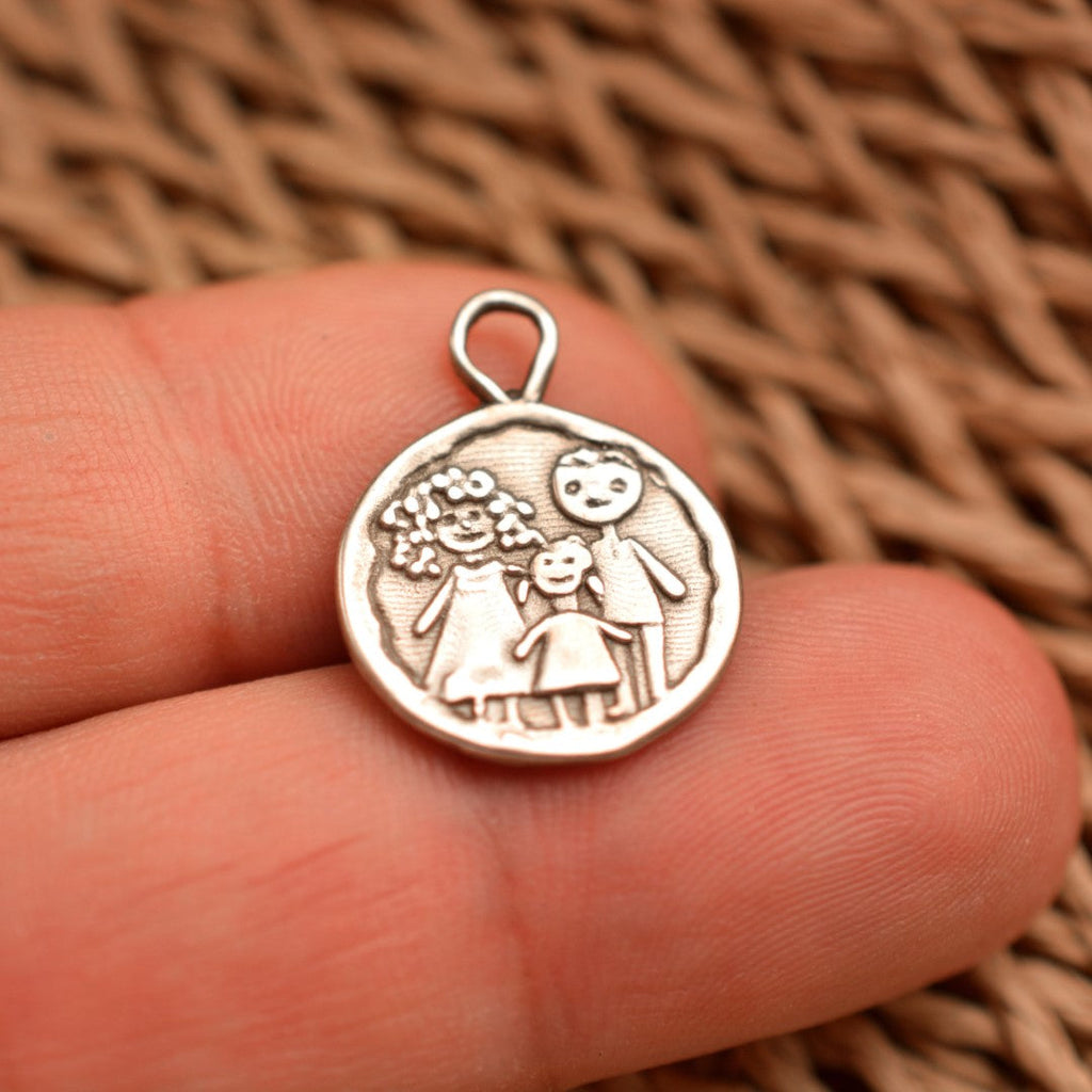 „Familie“-Anhänger aus 925er Silber – handgefertigter Talisman für familiäre Liebe und Verbundenheit, Skulpturenschmuck im Boho- und rustikalen Stil | Art Diva