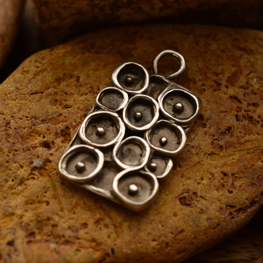 „Morgentau“ – Anhänger aus 925er Silber, handgefertigter Kunstschmuck im Boho- und rustikalen Stil | Art Diva