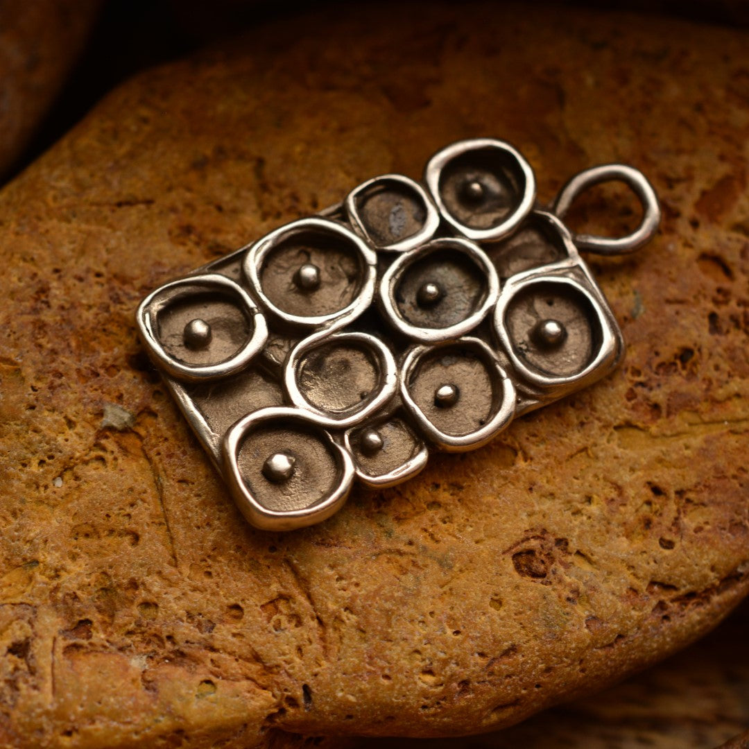 „Morgentau“ – Anhänger aus 925er Silber, handgefertigter Kunstschmuck im Boho- und rustikalen Stil | Art Diva