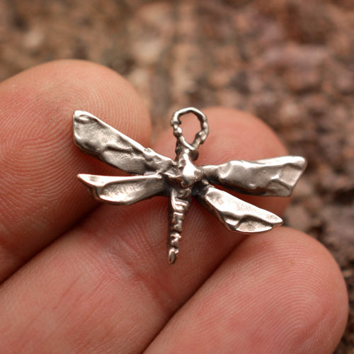 925er Silberanhänger „Libelle“ – handgefertigter Boho-Talisman für Wandel und spirituelles Wachstum, skulpturales Schmuckstück und Geschenk für Mutter, Tochter oder Freundin | Art Diva