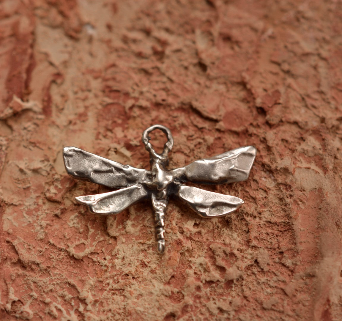 925er Silberanhänger „Libelle“ – handgefertigter Boho-Talisman für Wandel und spirituelles Wachstum, skulpturales Schmuckstück und Geschenk für Mutter, Tochter oder Freundin | Art Diva