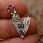 „Genähtes Herz“-Anhänger aus 925er Silber – handgefertigter Talisman für Liebe, rustikaler Skulpturenschmuck im Boho-Stil, Geschenk für Mutter, Tochter oder Freundin | Art Diva