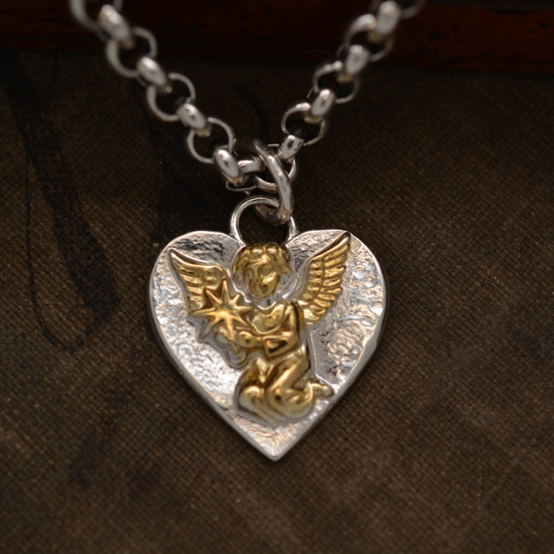 „Himmelsengel mit Stern“-Anhänger aus 925er Silber – handgefertigter Talisman für Liebe und spirituellen Schutz, Skulpturenschmuck im Boho- und rustikalen Stil | Art Diva
