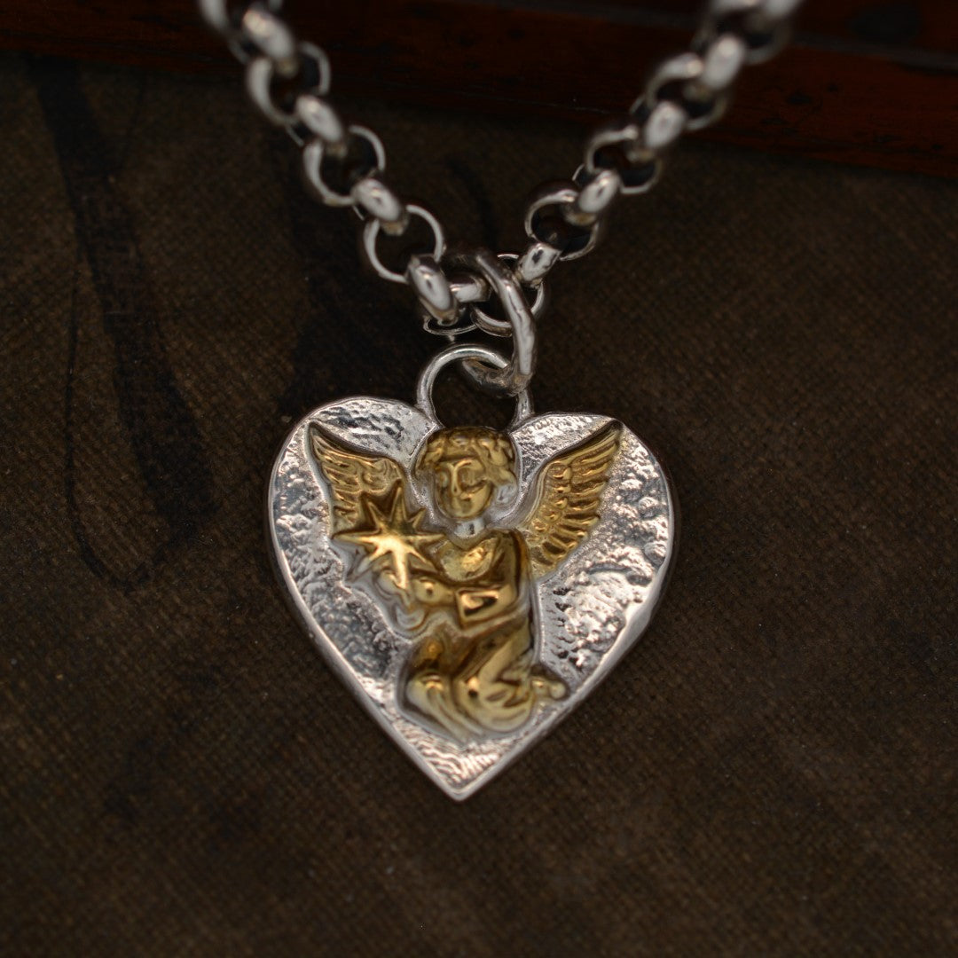 „Himmelsengel mit Stern“-Anhänger aus 925er Silber – handgefertigter Talisman für Liebe und spirituellen Schutz, Skulpturenschmuck im Boho- und rustikalen Stil | Art Diva