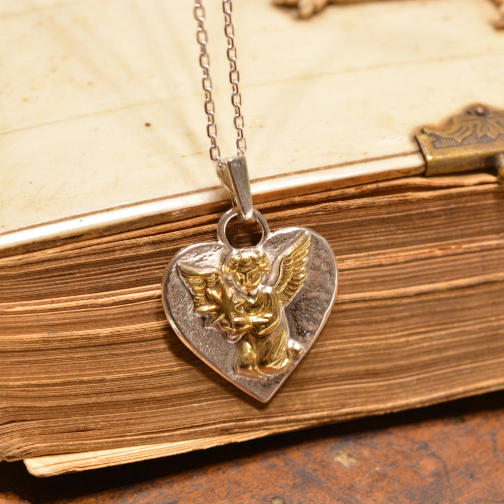 „Himmelsengel mit Stern“-Anhänger aus 925er Silber – handgefertigter Talisman für Liebe und spirituellen Schutz, Skulpturenschmuck im Boho- und rustikalen Stil | Art Diva