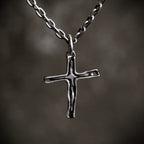 Kreuz-Anhänger für Damen aus 925er Silber – handgefertigt mit oxidierter Oberfläche im Boho-Rustik-Stil | Art Diva