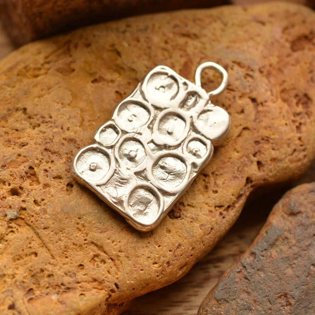 „Morgentau“ – Anhänger aus 925er Silber mit goldfarbenen Akzenten, handgefertigter Kunstschmuck | Art Diva