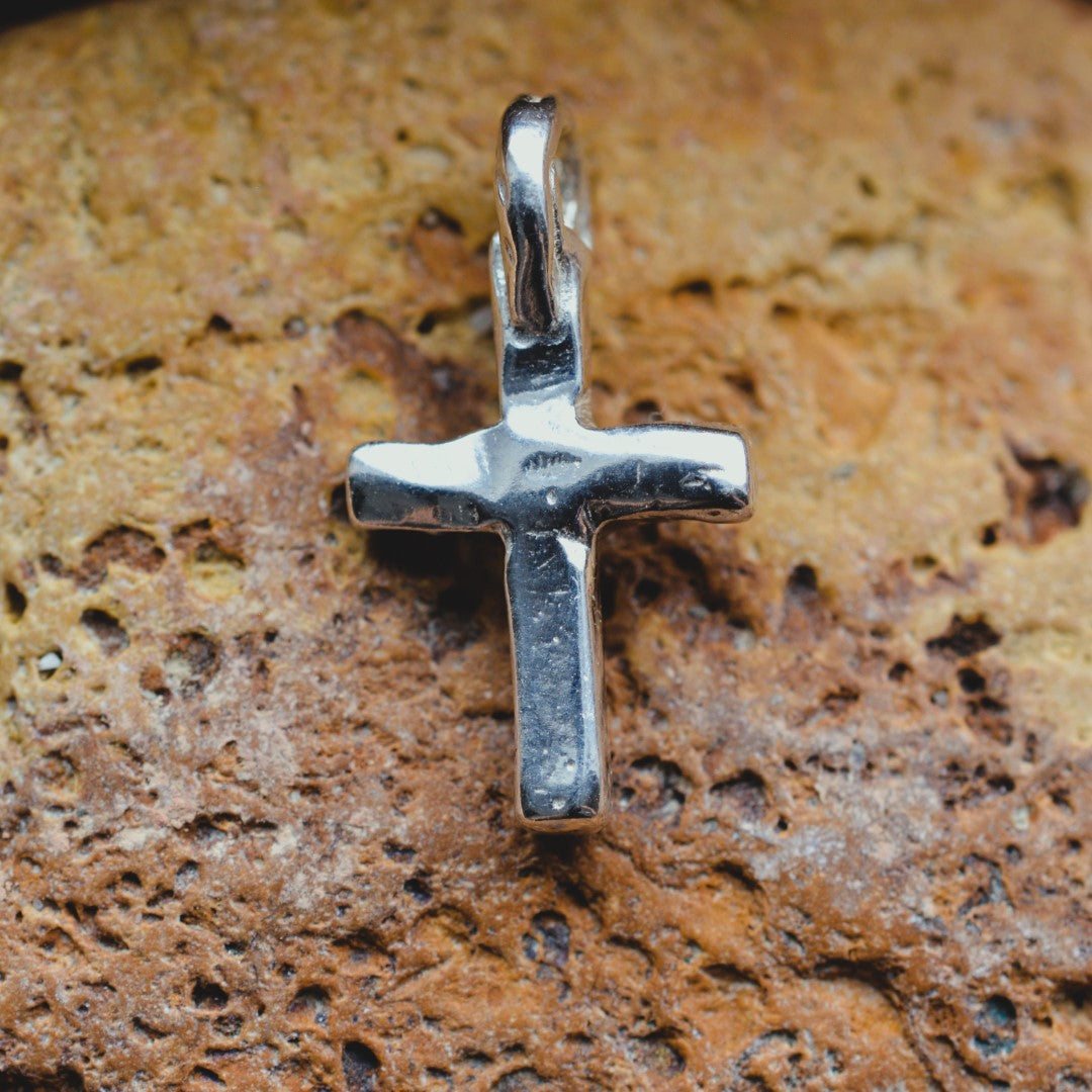 Kreuz-Anhänger aus 925er Silber – minimalistisches, handgefertigtes Design | Art Diva