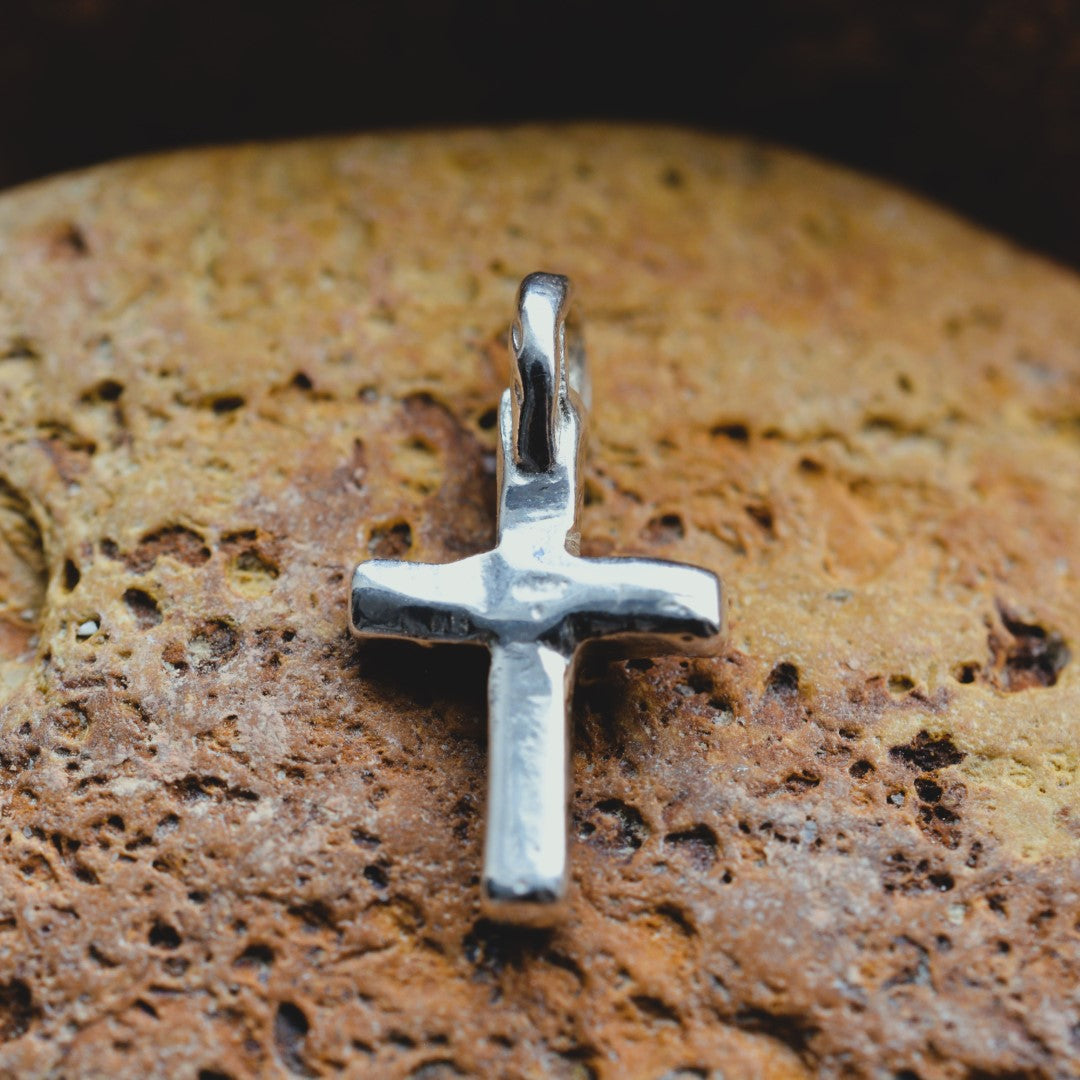 Kreuz-Anhänger aus 925er Silber – minimalistisches, handgefertigtes Design | Art Diva