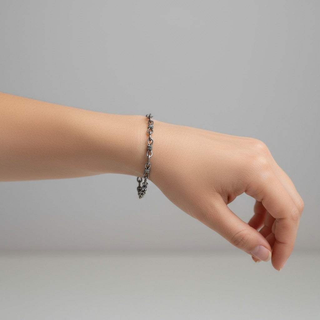 „Liebesknoten“-Armband aus 925er Silber – Talisman für die Verbindung zweier Seelen, oxidierter skulpturaler Schmuck im Boho-Rustik-Stil | Art Diva