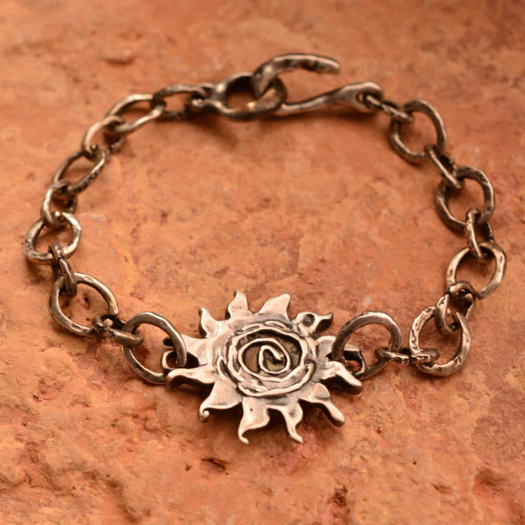 Armband „Sonnenerwachen“ aus 925er Silber – Symbol für Licht und Neubeginn, oxidierter Skulpturenschmuck im Boho-Rustik-Stil | Art Diva