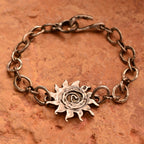 Armband „Sonnenerwachen“ aus 925er Silber – Symbol für Licht und Neubeginn, oxidierter Skulpturenschmuck im Boho-Rustik-Stil | Art Diva