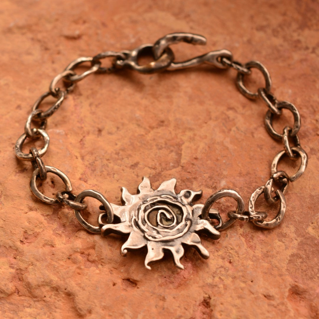 Armband „Sonnenerwachen“ aus 925er Silber – Symbol für Licht und Neubeginn, oxidierter Skulpturenschmuck im Boho-Rustik-Stil | Art Diva
