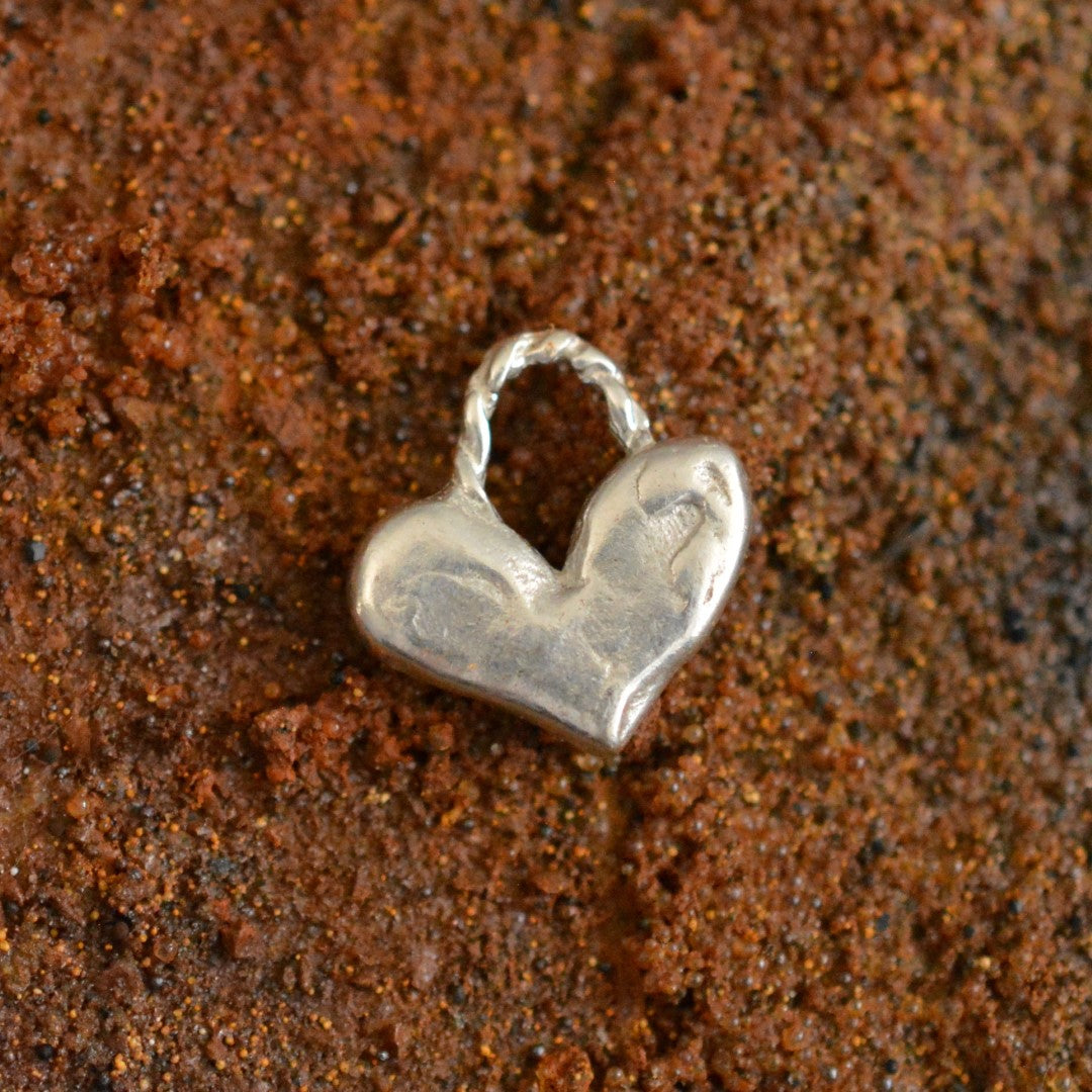 Kleines Herz – Anhänger aus 925er Silber | Talisman für Liebe & Verbundenheit | Art Diva