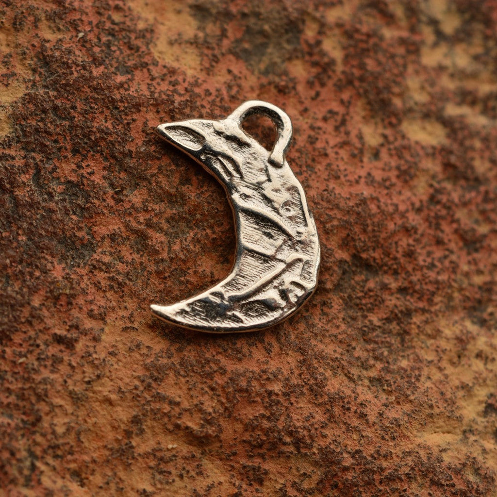 Halbmond-Amulett-Anhänger aus 925er Silber – Talisman für Intuition und einen Neuanfang, handgefertigter Skulpturenschmuck im Boho- und rustikalen Stil | Art Diva