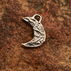 Halbmond-Amulett-Anhänger aus 925er Silber – Talisman für Intuition und einen Neuanfang, handgefertigter Skulpturenschmuck im Boho- und rustikalen Stil | Art Diva