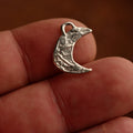 Halbmond-Amulett-Anhänger aus 925er Silber – Talisman für Intuition und einen Neuanfang, handgefertigter Skulpturenschmuck im Boho- und rustikalen Stil | Art Diva