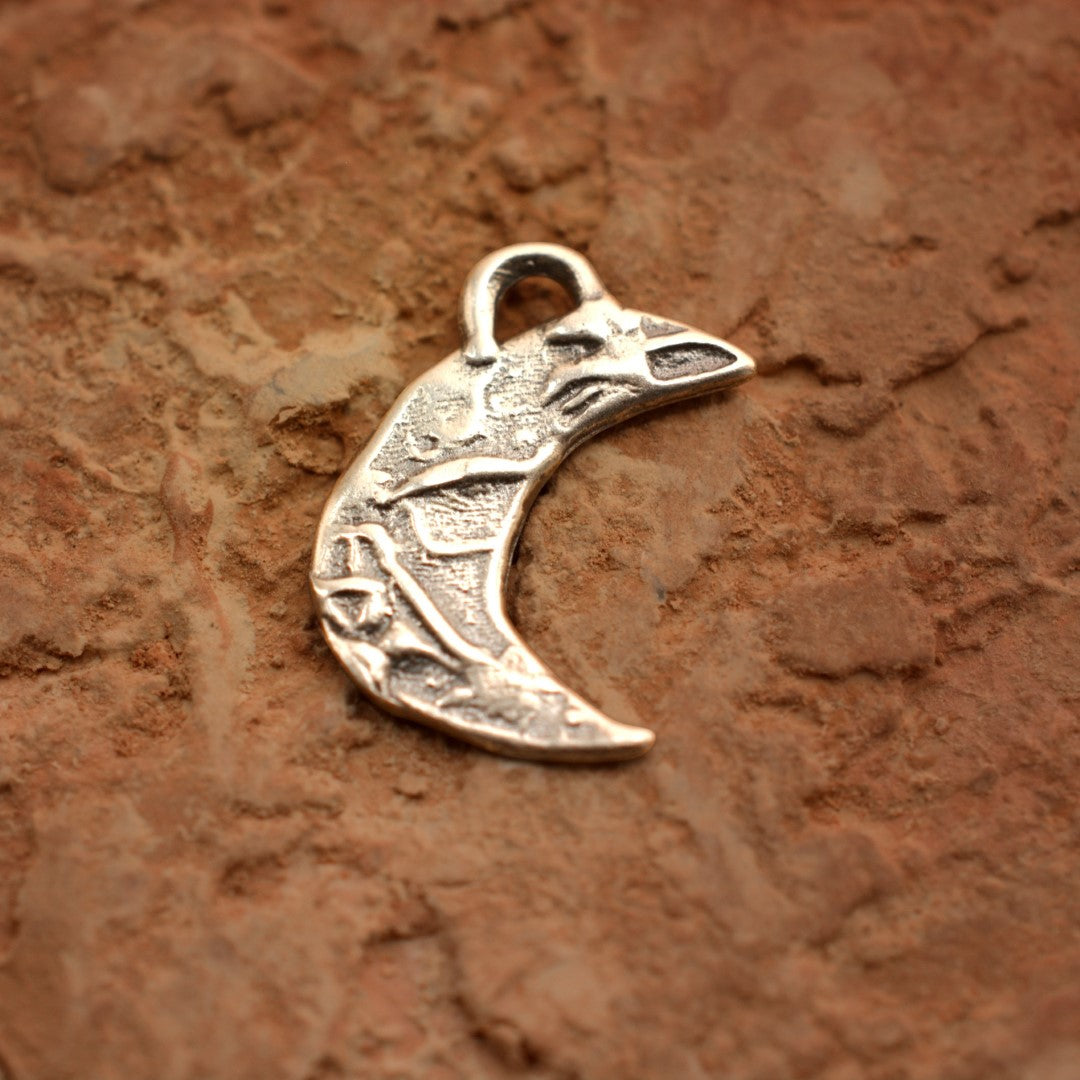Halbmond-Amulett-Anhänger aus 925er Silber – Talisman für Intuition und einen Neuanfang, handgefertigter Skulpturenschmuck im Boho- und rustikalen Stil | Art Diva