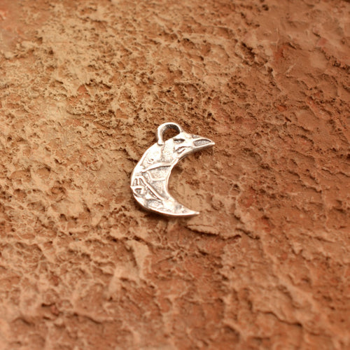Halbmond-Amulett-Anhänger aus 925er Silber – Talisman für Intuition und einen Neuanfang, handgefertigter Skulpturenschmuck im Boho- und rustikalen Stil | Art Diva