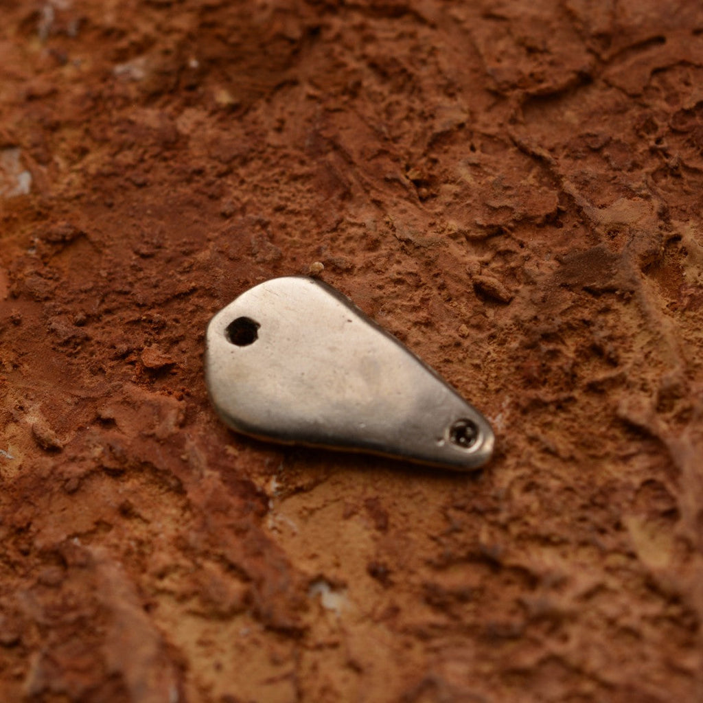 „Herz“ – handgefertigter Anhänger aus 925er Silber, Amulett für Liebe und Schutz, Skulpturenschmuck im Boho- und rustikalen Stil | Art Diva