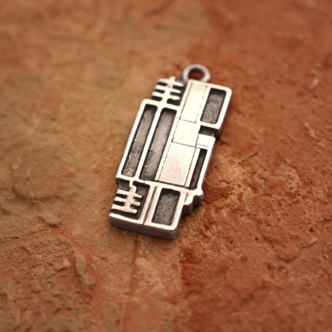 „Genesis“ – handgefertigter Anhänger aus 925er Silber, künstlerischer Skulpturenschmuck für einen Neuanfang im Boho- und rustikalen Stil | Art Diva