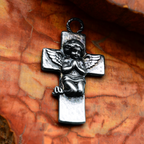 „Engelsgebet“-Anhänger aus 925er Silber – handgefertigter Talisman für Glauben und spirituellen Schutz, Skulpturenschmuck im Boho- und rustikalen Stil | Art Diva