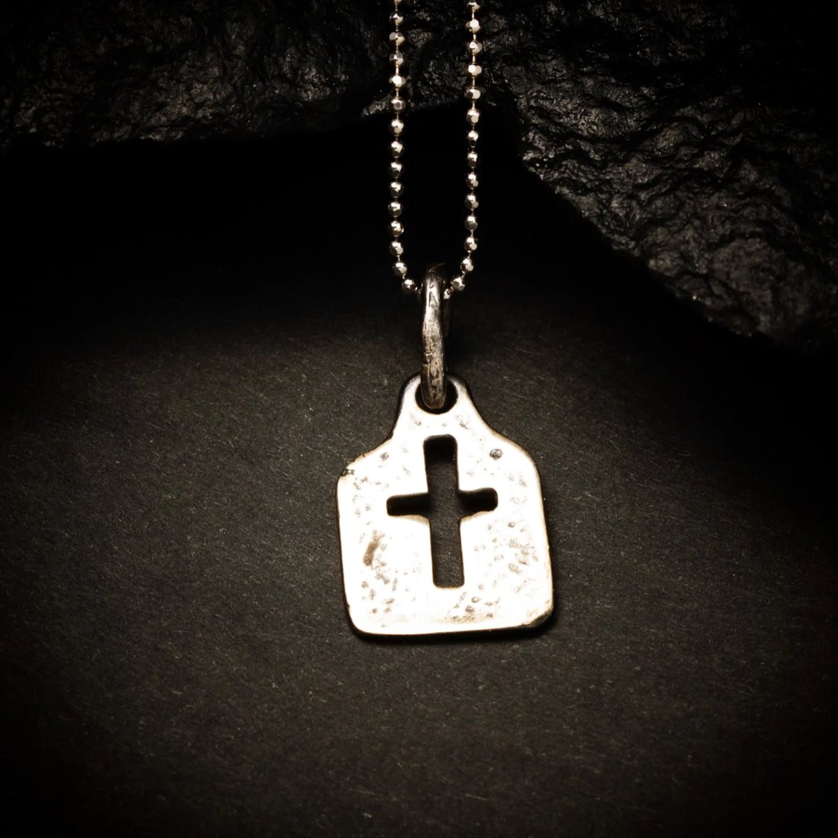 Kreuz-Anhänger für Damen aus 925er Silber – oxidierter Silberschmuck | Art Diva