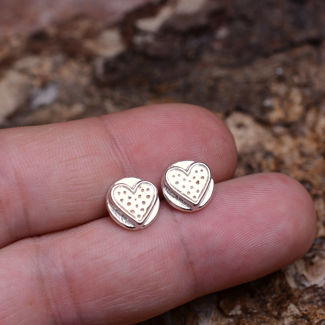 „Herz“-Mini-Ohrstecker aus 925er Silber – romantische Ohrringe | Art Diva
