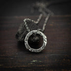 „Kreis“-Anhänger für Herren aus 925er Silber – handgefertigter Talisman für Stärke und Balance, Skulpturenschmuck im Boho- und rustikalen Stil | Art Diva