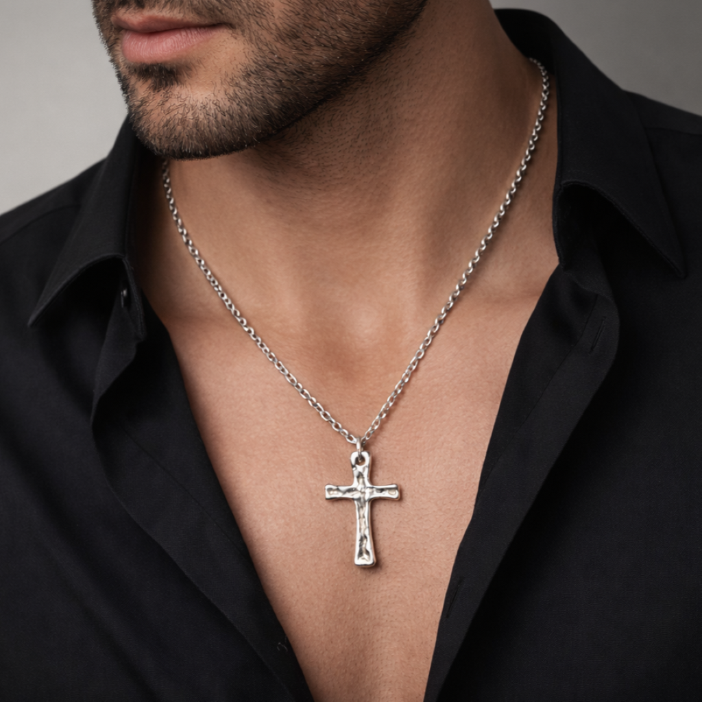 „Stärke und Glaube“-Massiver Kreuz-Anhänger für Herren aus 925er Silber – handpoliertes Symbol für Widerstandskraft und Schutz | Art Diva