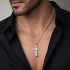 „Stärke und Glaube“-Massiver Kreuz-Anhänger für Herren aus 925er Silber – handpoliertes Symbol für Widerstandskraft und Schutz | Art Diva
