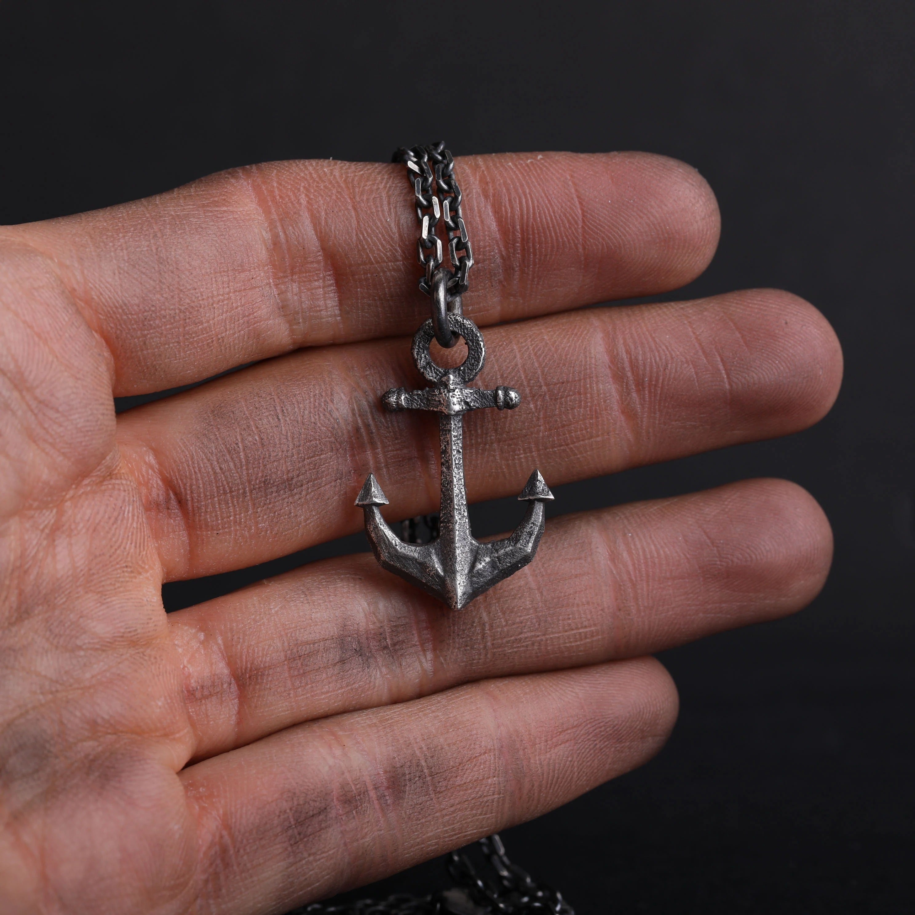 Anker-Anhänger für Herren aus 925er Silber – handgefertigter Talisman für Stärke und Stabilität, skulpturales Schmuckstück | Art Diva