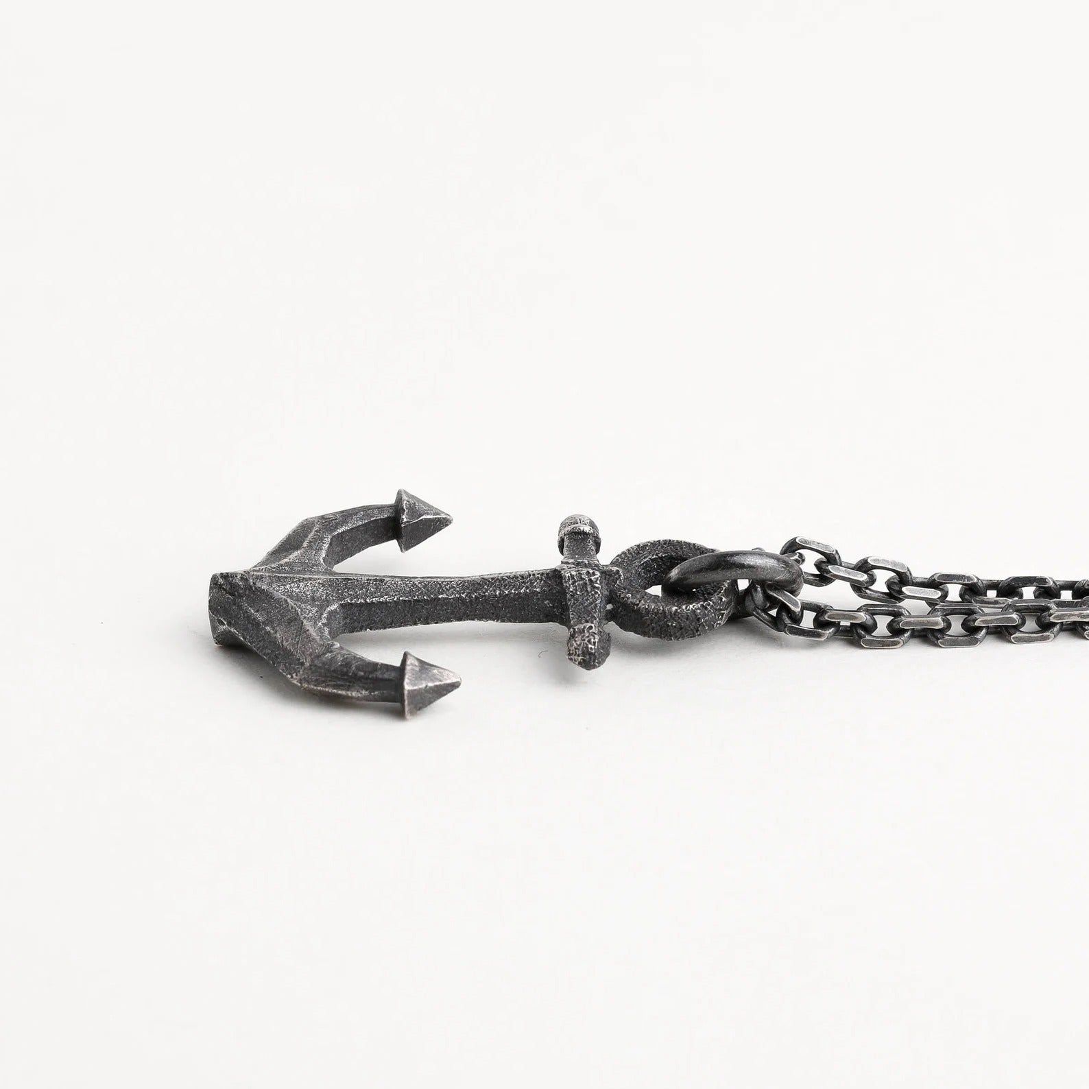 Anker-Anhänger für Herren aus 925er Silber – handgefertigter Talisman für Stärke und Stabilität, skulpturales Schmuckstück | Art Diva