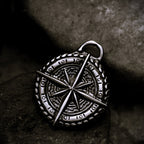 „Kompass“-Anhänger aus 925er Silber – Talisman für Orientierung, Schutz und innere Stärke, skulpturaler Schmuck im Boho-Rustik-Stil | Art Diva