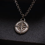 „Kompass“-Anhänger aus 925er Silber – Talisman für Orientierung, Schutz und innere Stärke, skulpturaler Schmuck im Boho-Rustik-Stil | Art Diva