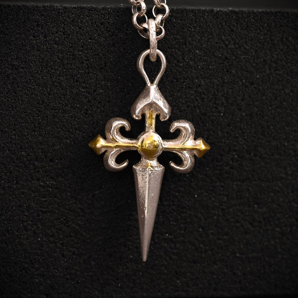 „Ornamentkreuz“-Anhänger aus 925er Silber – handgefertigtes Symbol für spirituelle Stärke und Schutz, Skulpturenschmuck im Boho- und rustikalen Stil | Art Diva