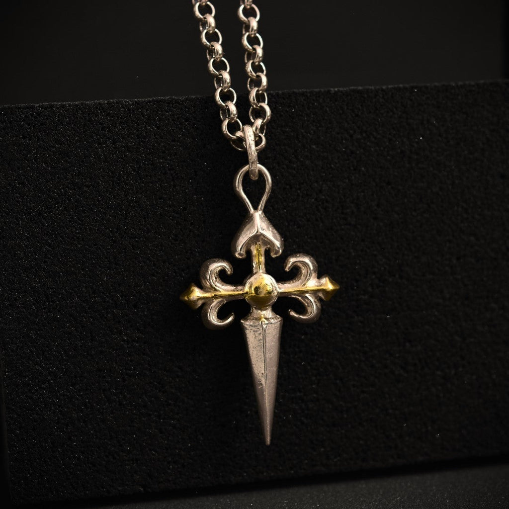 „Ornamentkreuz“-Anhänger aus 925er Silber – handgefertigtes Symbol für spirituelle Stärke und Schutz, Skulpturenschmuck im Boho- und rustikalen Stil | Art Diva