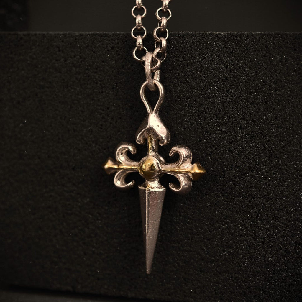 „Ornamentkreuz“-Anhänger aus 925er Silber – handgefertigtes Symbol für spirituelle Stärke und Schutz, Skulpturenschmuck im Boho- und rustikalen Stil | Art Diva