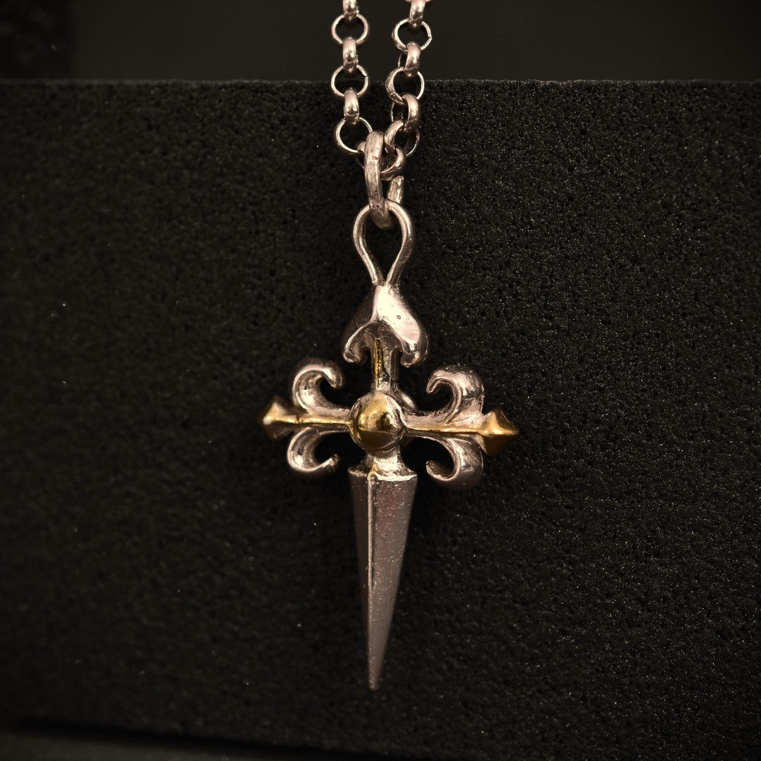 „Ornamentkreuz“-Anhänger aus 925er Silber – handgefertigtes Symbol für spirituelle Stärke und Schutz, Skulpturenschmuck im Boho- und rustikalen Stil | Art Diva