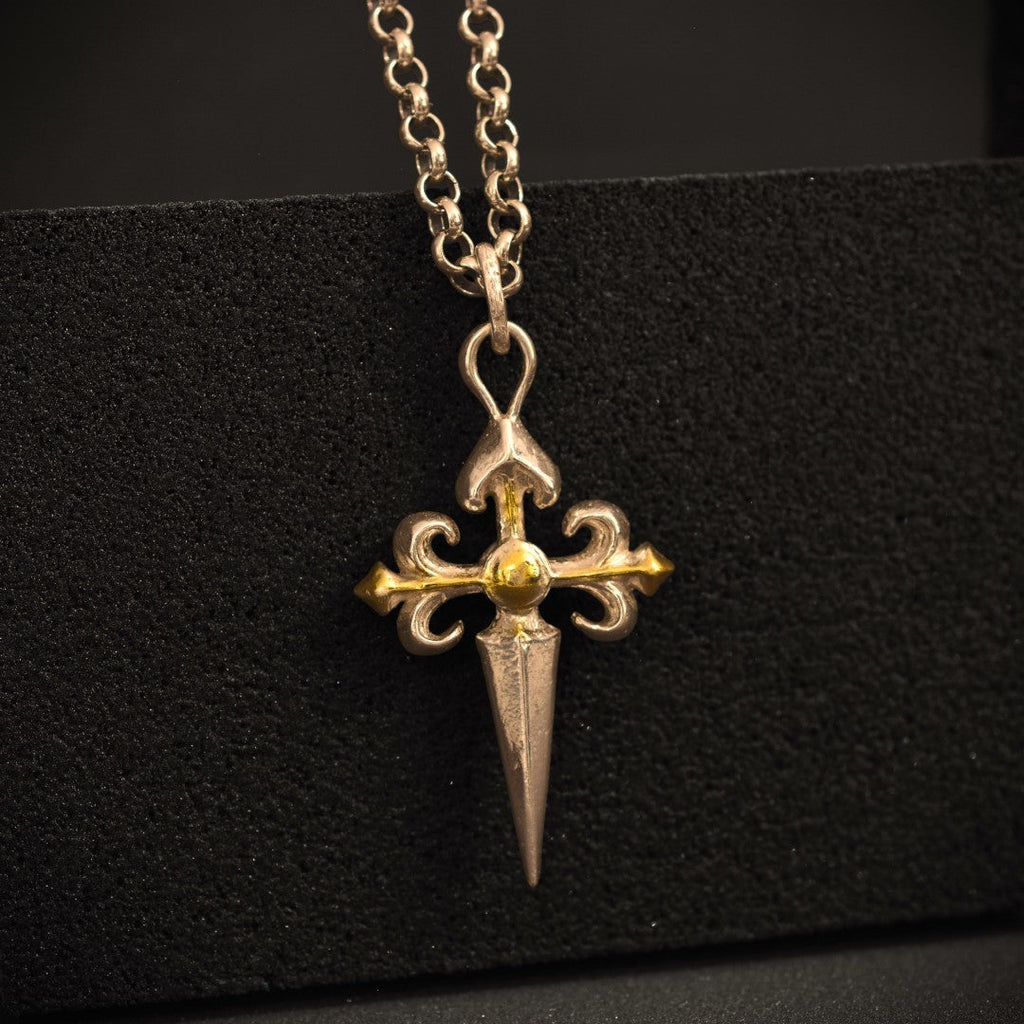 „Ornamentkreuz“-Anhänger aus 925er Silber – handgefertigtes Symbol für spirituelle Stärke und Schutz, Skulpturenschmuck im Boho- und rustikalen Stil | Art Diva